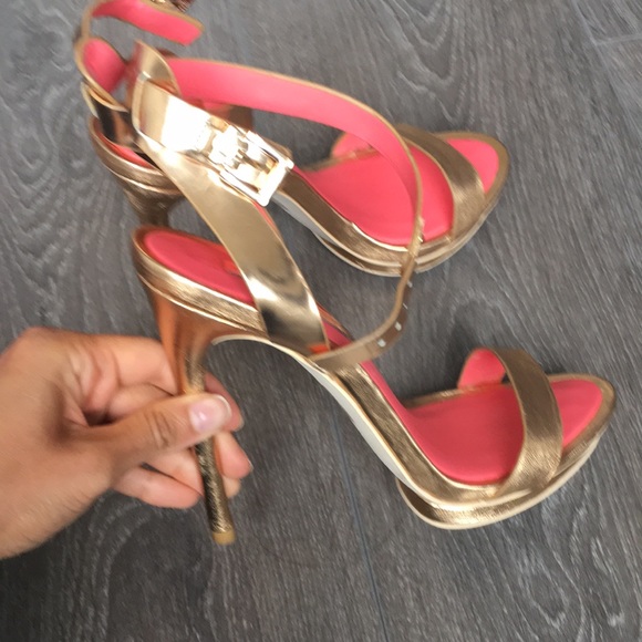 BCBG Maxazria gold strappy heels size 5.5 - Picture 2 of 5